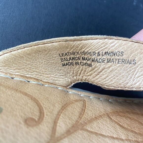 Born Amelie Flip Flops Thongs Leather Gold Sandals Size 10 M F00270 Pre Owned - Picture 11 of 16